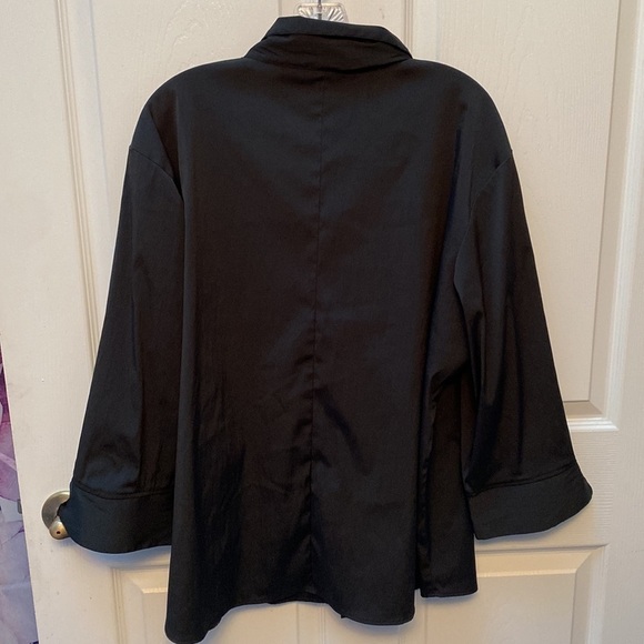 b womens DDC solid black zipper stretch 3/4 sleeve plus size top 1X.  EUC - Picture 2 of 3